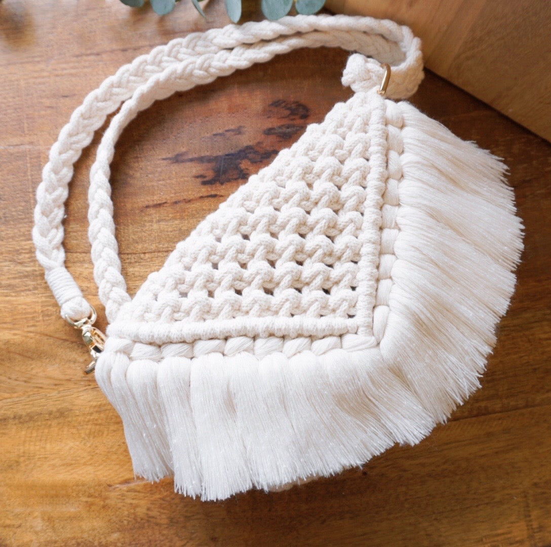 PMQ: Macrame Clutch (2 classes: total ~ 10 Hr)