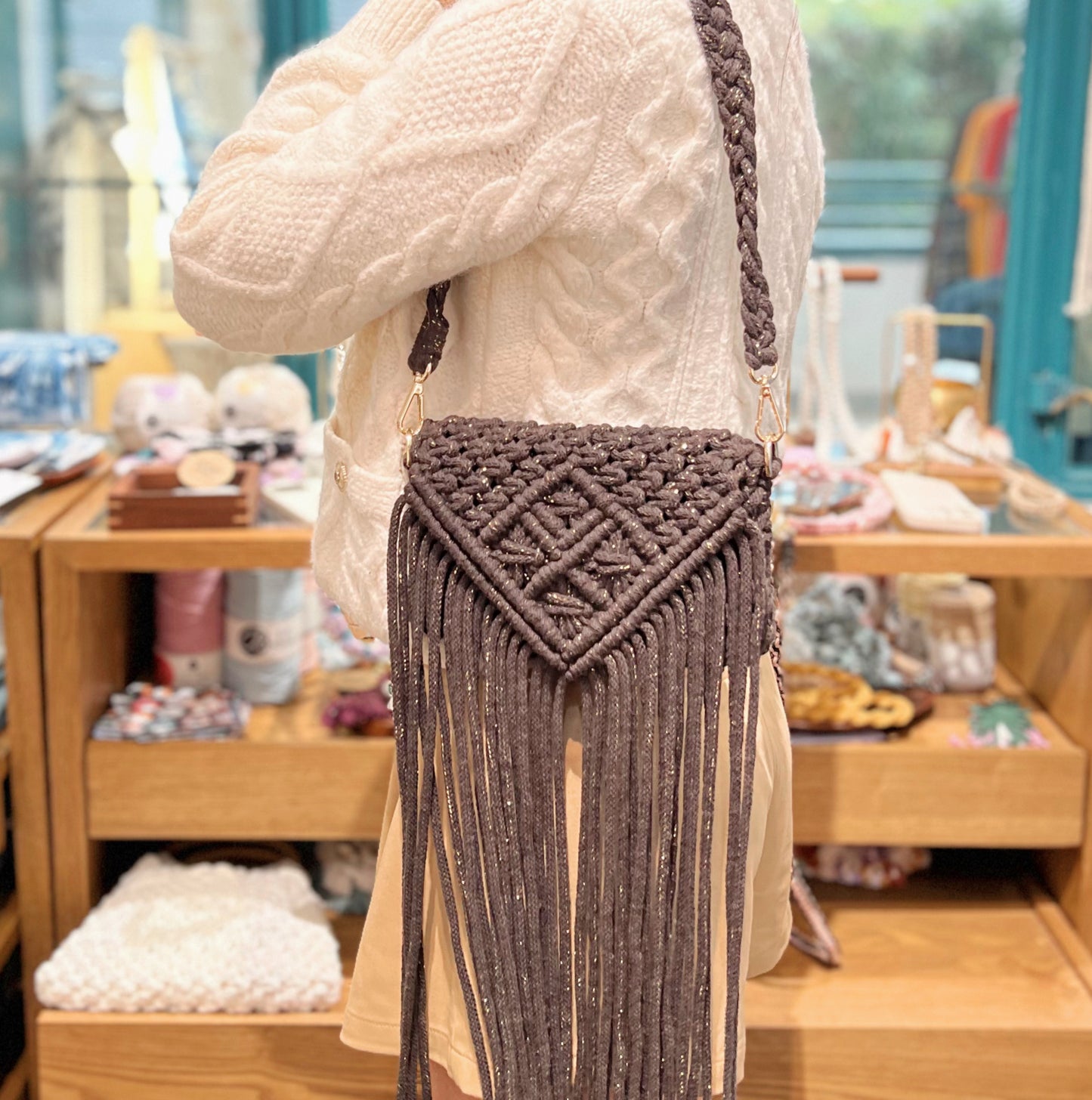 PMQ: Macrame Clutch (2 classes: total ~ 8 Hr)